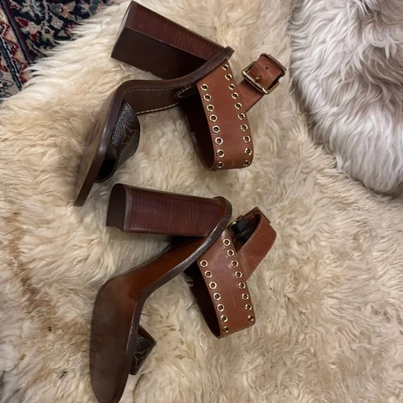 Louis Vuitton Passenger Sandals Sz 37/6.5 - Picture 4 of 13